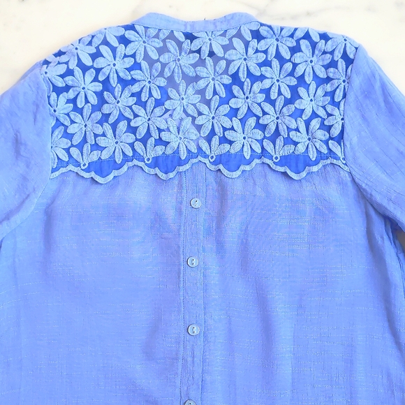 NWT. Express Button-Down Shirt with embroidery/sheer fabric pockets and back. - Picture 5 of 6